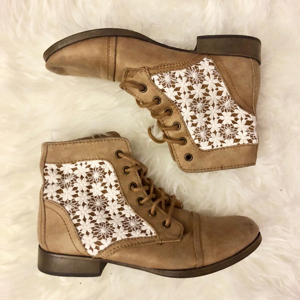 💗HOST PICK💗 Tan Combat Boots Crochet